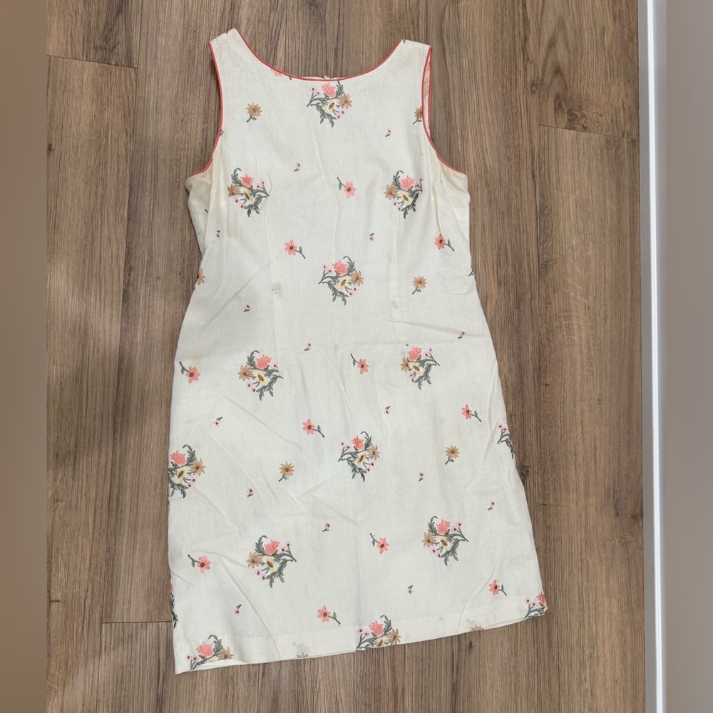 Dressbarn white floral embroidered shift Dress size 14